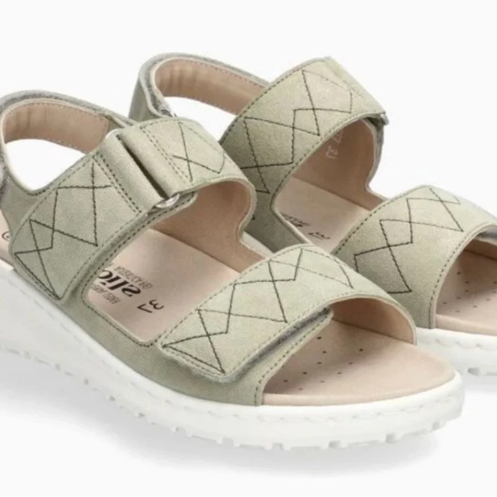 MEPHISTO BRITANY SANDALS - LIGHT KHAKI LIAM - SIZE 8.5 (EURO 39)